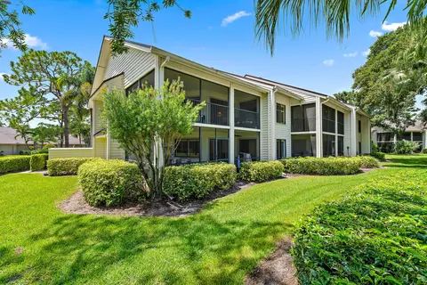 Exterior - 6433 SE Brandywine Ct UNIT 217, Stuart, FL 34997 photo 7 of 11