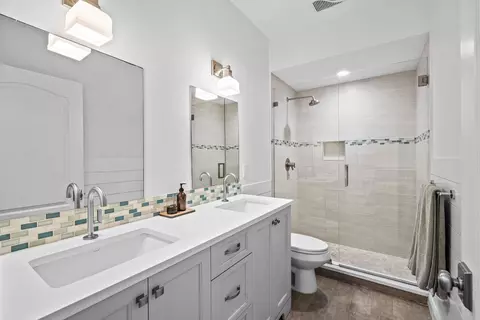 Bath - 2815 Hampton Cir E, Delray Beach, FL 33445 photo 3 of 4