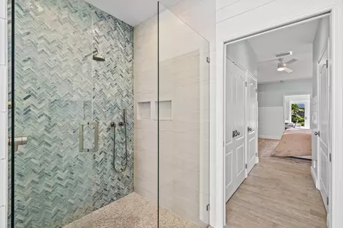 Bath - 2815 Hampton Cir E, Delray Beach, FL 33445 photo 2 of 4