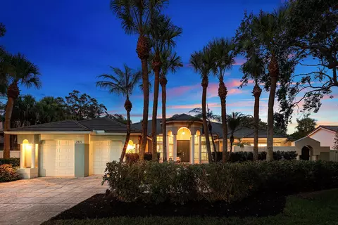 Exterior - 2815 Hampton Cir E, Delray Beach, FL 33445 photo 7 of 10