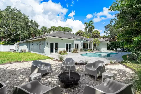 Exterior - 2815 Hampton Cir E, Delray Beach, FL 33445 photo 4 of 10