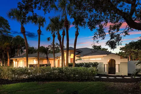 Exterior - 2815 Hampton Cir E, Delray Beach, FL 33445 photo 8 of 10