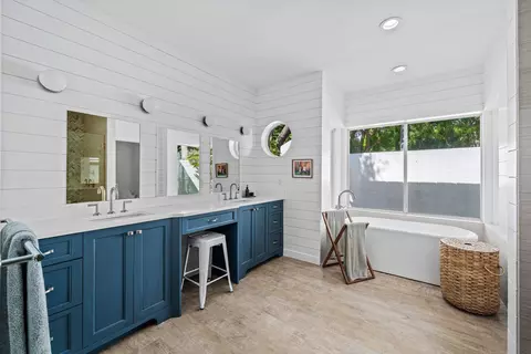 Bath - 2815 Hampton Cir E, Delray Beach, FL 33445 photo 1 of 4