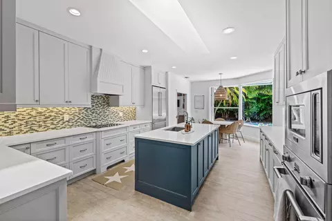 Kitchen - 2815 Hampton Cir E, Delray Beach, FL 33445 photo 2 of 3