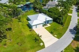 View/Area - 2070 NW Pine Tree Way, Stuart, FL 34994 photo 2 of 7