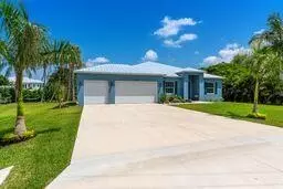 Exterior - 2070 NW Pine Tree Way, Stuart, FL 34994 photo 2 of 8