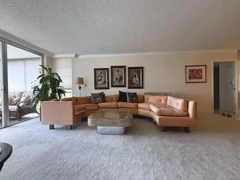 3930 Oaks Clubhouse Dr #506, Pompano Beach, FL 33069