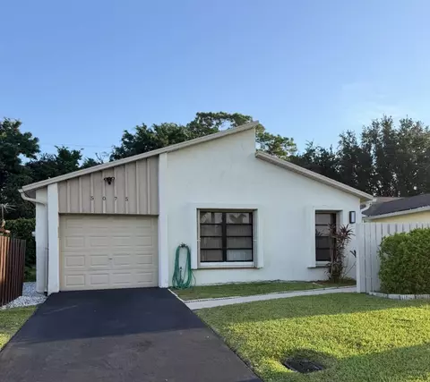 5075 Mirror Lakes Blvd, Boynton Beach, FL 33472