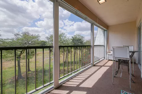 6080 NW 44th St NW #414, Lauderhill, FL 33319
