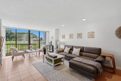 4489 Luxemburg Ct #202, Lake Worth, FL 33467