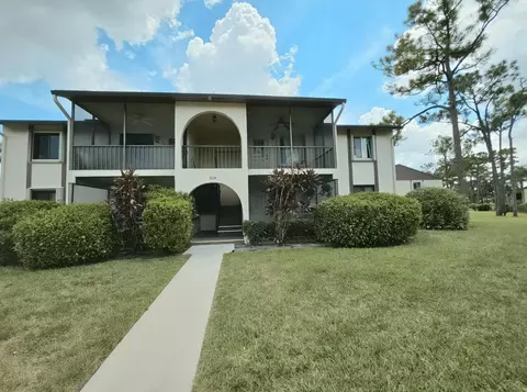 334 Knotty Pine Cir #D-2, Greenacres, FL 33463