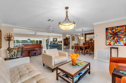 4221 NE 16th Ave, Oakland Park, FL 33334