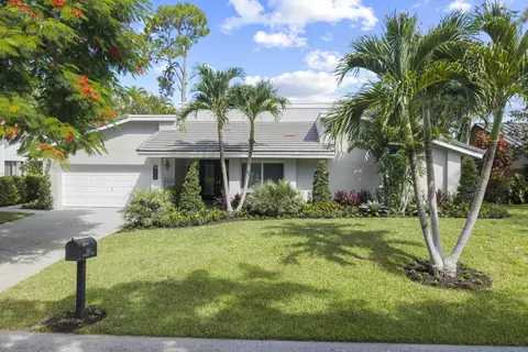 824 Foxpointe Cir, Delray Beach, FL 33445