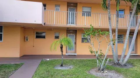 3001 NW 46th Ave #104, Lauderdale Lakes, FL 33313
