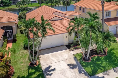 5026 Prairie Dunes Village Cir, Lake Worth, FL 33463
