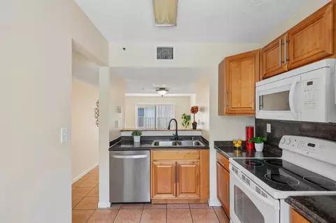 167 Riviera Cir, Weston, FL 33326