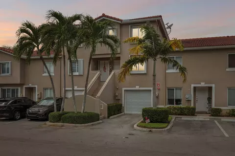 167 Riviera Cir, Weston, FL 33326