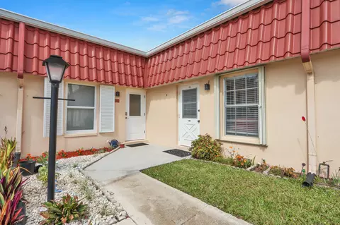 615 Laconia Cir, Greenacres, FL 33467