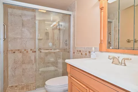 Bath - 1100 E Indiantown Rd #113, Jupiter, FL 33477 photo 2 of 2