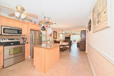 Kitchen - 1100 E Indiantown Rd #113, Jupiter, FL 33477 photo 3 of 4