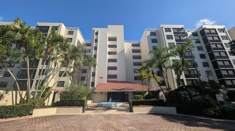 105 Lake Emerald Dr #810, Oakland Park, FL 33309