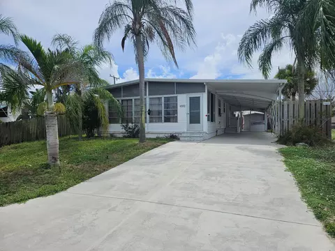 8392 SE Skylark Ave, Hobe Sound, FL 33455