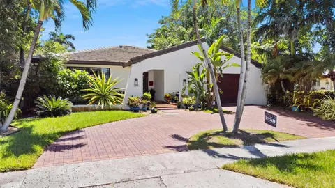 Exterior - 1230 Taylor St, Hollywood, FL 33019 photo 2 of 6