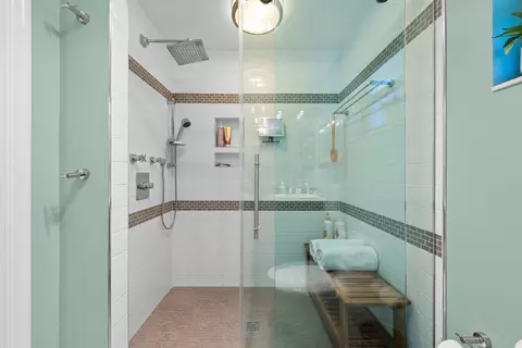Bath - 1230 Taylor St, Hollywood, FL 33019 photo 2 of 4