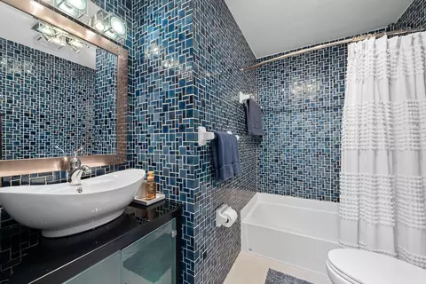 Bath - 1230 Taylor St, Hollywood, FL 33019 photo 3 of 4
