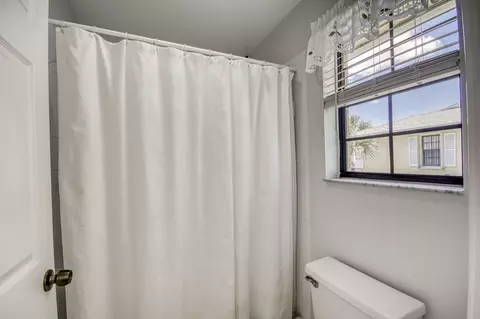 Bath - 1132 Keystone Dr #A, Jupiter, FL 33458 photo 2 of 3