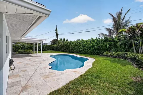 Exterior - 364 Venus Ave, Tequesta, FL 33469 photo 11 of 14