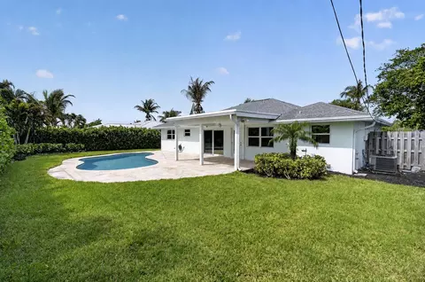 Exterior - 364 Venus Ave, Tequesta, FL 33469 photo 12 of 14