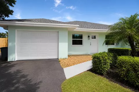 Exterior - 364 Venus Ave, Tequesta, FL 33469 photo 3 of 14