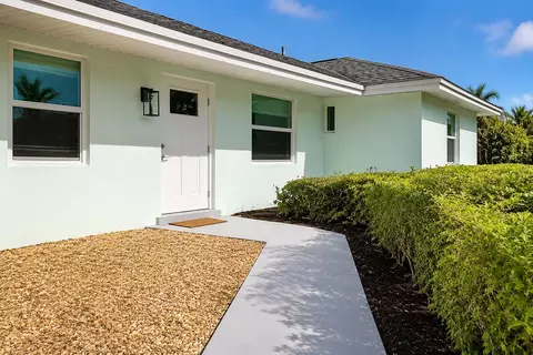 Exterior - 364 Venus Ave, Tequesta, FL 33469 photo 4 of 14