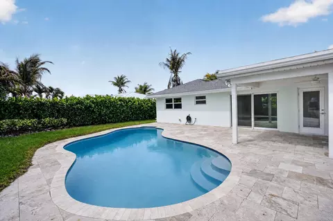 Exterior - 364 Venus Ave, Tequesta, FL 33469 photo 8 of 14