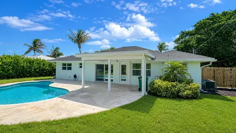 Exterior - 364 Venus Ave, Tequesta, FL 33469 photo 6 of 14