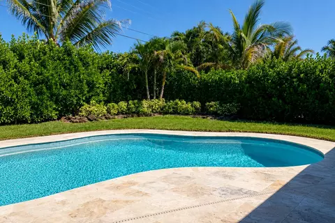 Exterior - 364 Venus Ave, Tequesta, FL 33469 photo 5 of 14