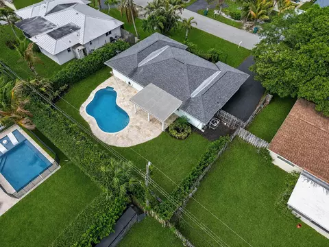 View/Area - 364 Venus Ave, Tequesta, FL 33469 photo 3 of 7