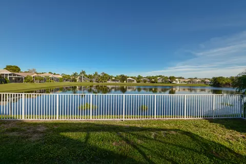 Exterior - 1039 SE Westminster Pl, Stuart, FL 34997 photo 7 of 9