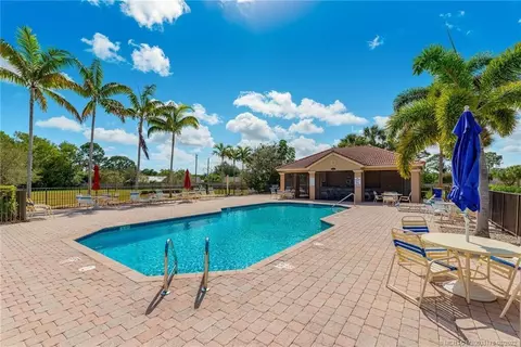 Exterior - 1039 SE Westminster Pl, Stuart, FL 34997 photo 8 of 9