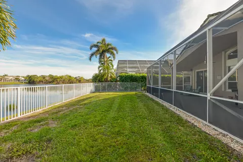 Exterior - 1039 SE Westminster Pl, Stuart, FL 34997 photo 6 of 9