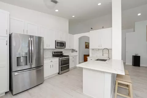 Kitchen - 1039 SE Westminster Pl, Stuart, FL 34997 photo 2 of 5