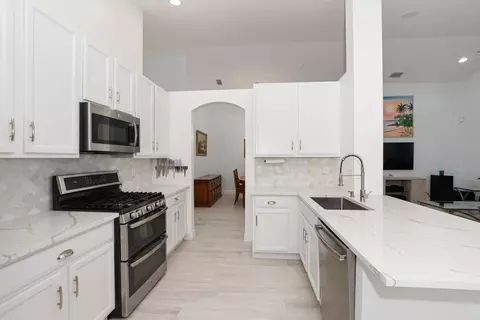 Kitchen - 1039 SE Westminster Pl, Stuart, FL 34997 photo 4 of 5