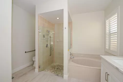 Bath - 1039 SE Westminster Pl, Stuart, FL 34997 photo 3 of 5