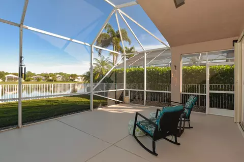 Exterior - 1039 SE Westminster Pl, Stuart, FL 34997 photo 3 of 9