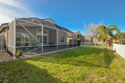Exterior - 1039 SE Westminster Pl, Stuart, FL 34997 photo 5 of 9