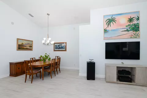 Dining - 1039 SE Westminster Pl, Stuart, FL 34997 photo 2 of 2