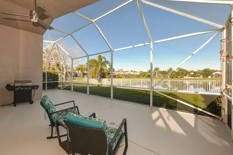 Exterior - 1039 SE Westminster Pl, Stuart, FL 34997 photo 2 of 9