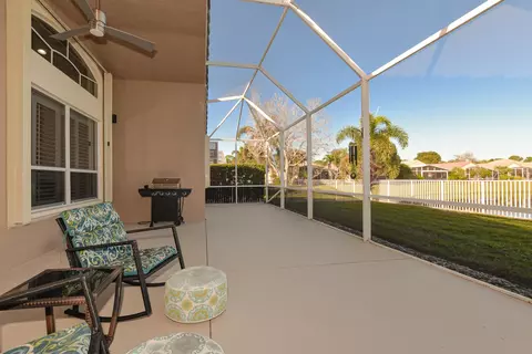 Exterior - 1039 SE Westminster Pl, Stuart, FL 34997 photo 4 of 9