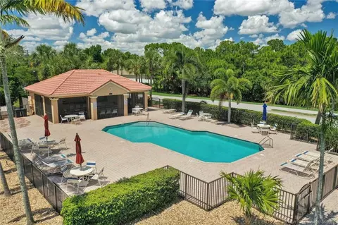Exterior - 1039 SE Westminster Pl, Stuart, FL 34997 photo 9 of 9